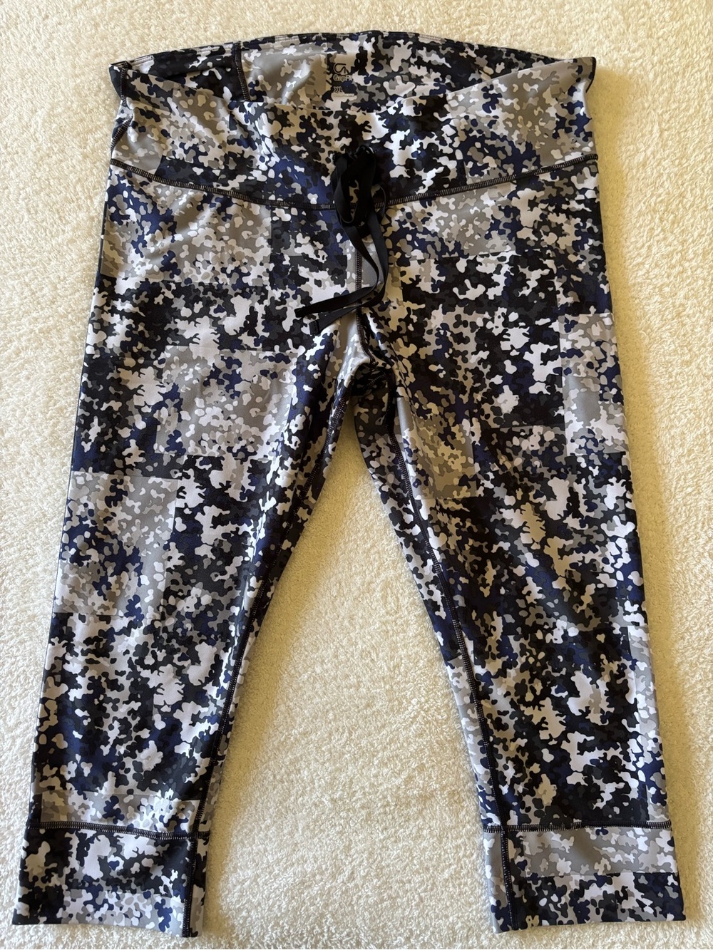 GAP Fit Women’s Black & Gray Camo Athletic Capri Leggings